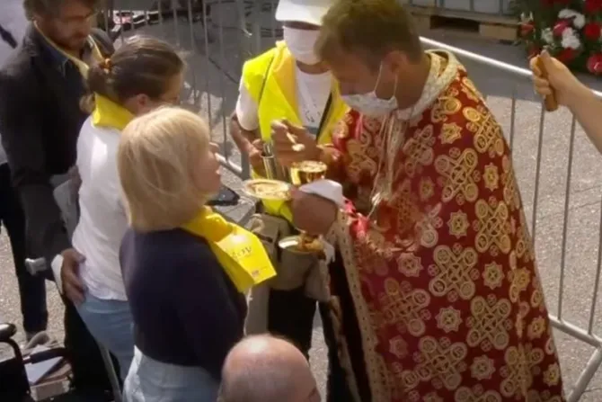 ¿Por qué usaron 25 mil cucharas para la Comunión en viaje del Papa a Eslovaquia?