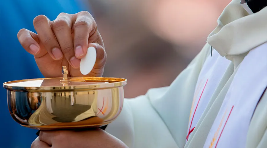 Arzobispo: Católicos que apoyan aborto no deben acercarse a la Eucaristía