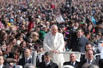 El Papa Francisco en la Plaza de San Pedro durante el encuentro con Comunión y Liberación esta mañana en Roma. Foto Petrik Bohumil / ACI Prensa