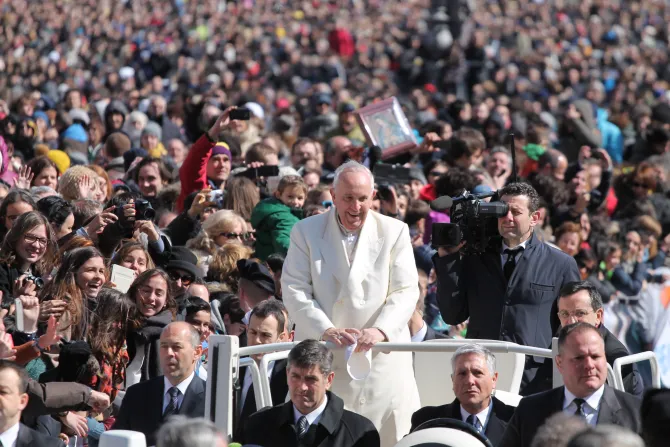 El Papa reconoce el "gran bien" que el fundador de un movimiento eclesial hizo en su vida