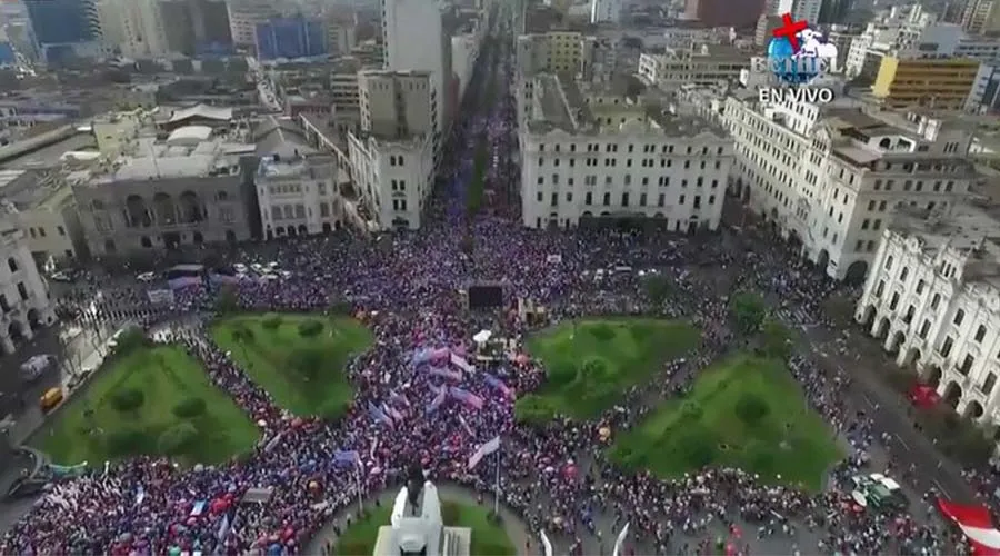 FOTOS y VIDEO: Más de un millón y medio marchan contra la ideología de género en Perú