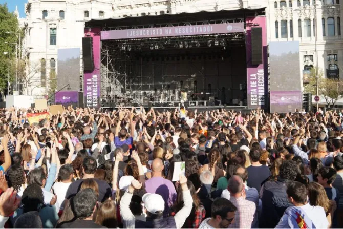 Más de 60 mil personas celebran la Resurrección con un macroconcierto en Madrid
