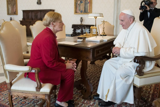 Papa Francisco recibe a madre de argentino condenado a muerte en Estados Unidos