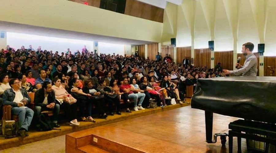 Conferencia de AgustÃ­n Laje y NicolÃ¡s MÃ¡rquez en sede de la ArquidiÃ³cesis de MÃ©xico, el 13 de junio. CrÃ©dito: Twitter / @AgustinLaje.