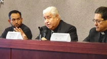 P. David Jasso, Mons. Rogelio Cabrera y Mons. Alfonso Miranda en conferencia de prensa de la Conferencia del Episcopado Mexicano este 6 de noviembre. Cru00e9dito: David Ramos / ACI.
