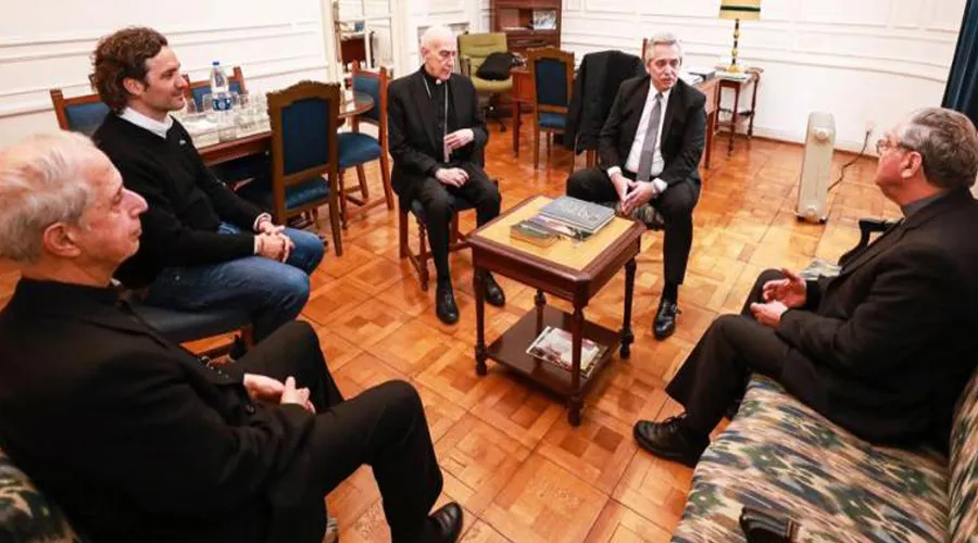Obispos de la Conferencia Episcopal Argentina reunidos con Alberto Fernández. Crédito: CEA?w=200&h=150