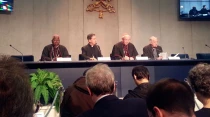 La conferencia de prensa de hoy en la Sala Stampa del Vaticano. Foto Walter Su00e1nchez Silva / ACI Prensa