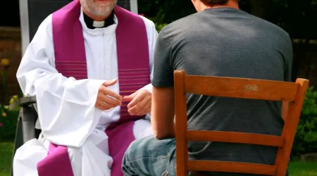 Estado australiano aprueba ley que exige a sacerdotes romper secreto de confesión