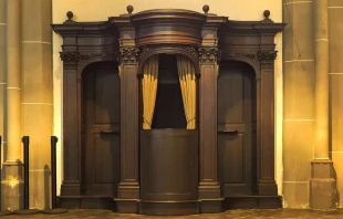 Confesionario. Foto referencial: Pixabay dominio pu00fablico 