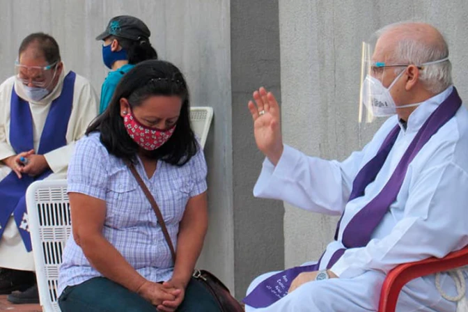 Con más de 40 sacerdotes, diócesis realizada jornada de confesiones