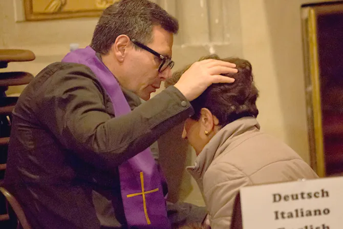 Retiran proyecto de ley que obligaría a sacerdotes a violar el secreto de confesión