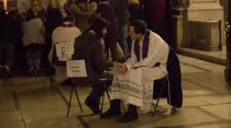 Sacerdote confesando en Roma/Imagen referencial. Crédito: Daniel Ibáñez/ACI Prensa