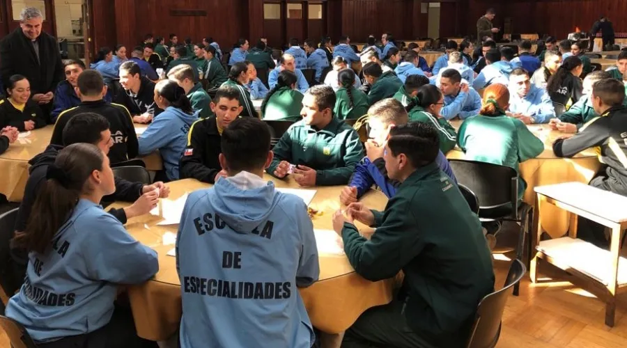 Estudiantes de escuelas matrices en preparación a la Confirmación. Crédito: Obispado Castrense Chile.?w=200&h=150