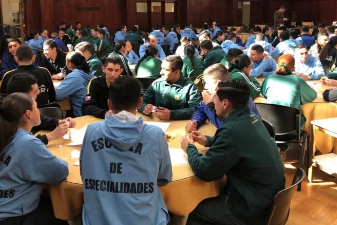 200 alumnos de las fuerzas armadas y del orden en Chile se preparan para la Confirmación