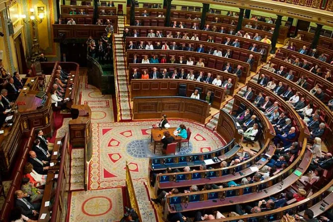Diputados piden al gobierno español revocar utilidad pública de HazteOir