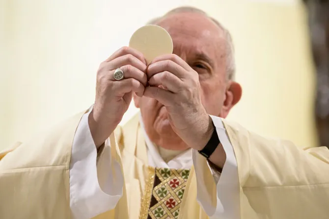 El Papa pide prudencia a los obispos en la administración de sacramentos a no católicos