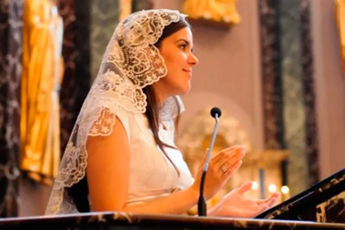 Cosmopolitan publica testimonio de una joven virgen “felizmente casada con Dios”