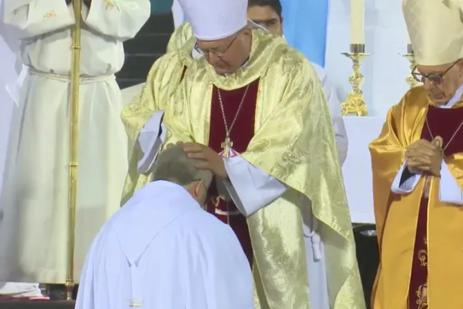 FOTOS: Servir a fieles como Jesús, ofrece nuevo Arzobispo argentino en su consagración