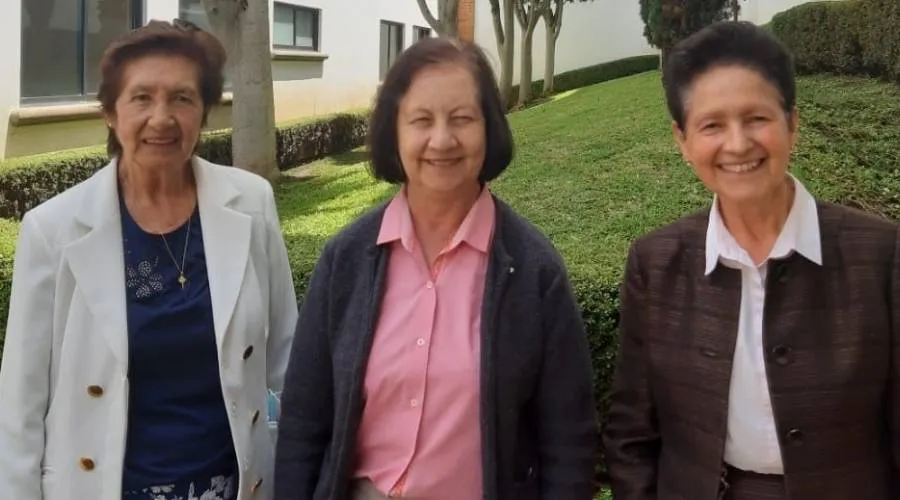 De izquierda a derecha: Teresa Vaca, María Laura Moreno y Griselda Suárez. Crédito: Cortesía Regnum Christi.