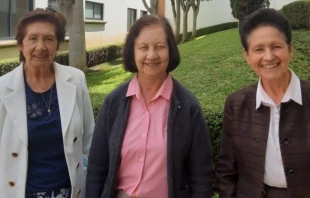 De izquierda a derecha: Teresa Vaca, Maru00eda Laura Moreno y Griselda Suu00e1rez. Cru00e9dito: Cortesu00eda Regnum Christi. 