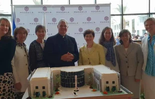 Consagradas del Regnum Christi en Tierra Santa y el P. Juan Solana. Cru00e9dito: Cortesu00eda. 