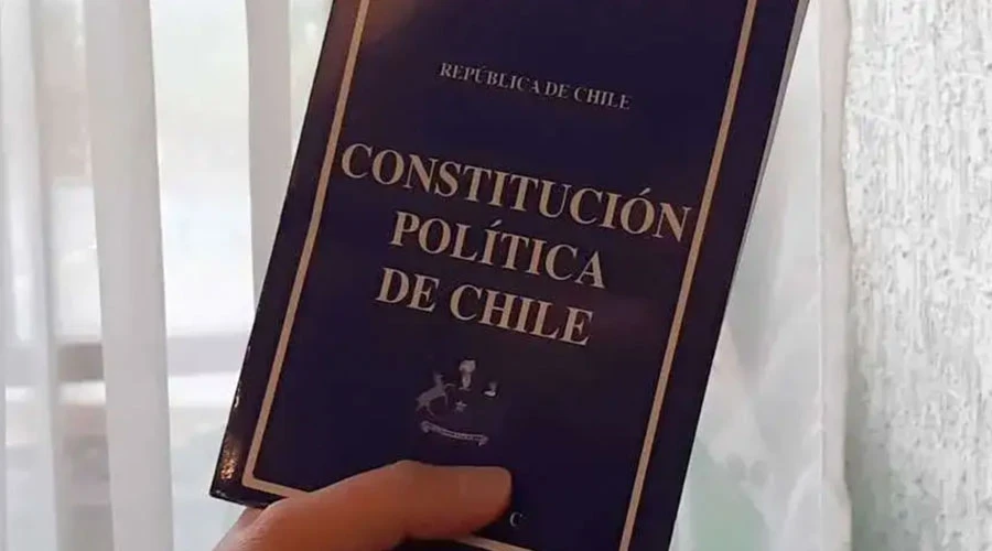 Constitución de la Repúlica de Chile. Crédito: Giselle Vargas - ACI Prensa.?w=200&h=150