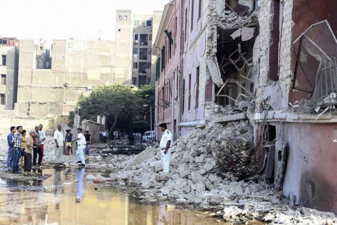 Enérgica condena del Papa por atentado contra consulado italiano en Egipto