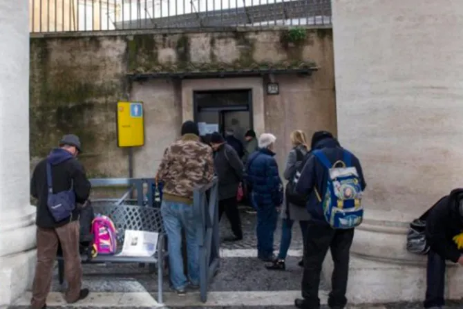 Vaticano abre consultorio médico para personas sin techo
