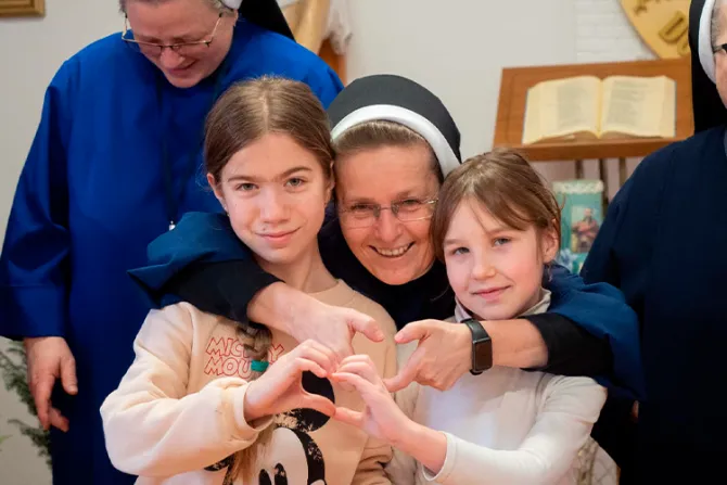 Cerca de 1.000 conventos católicos polacos ayudan a refugiados de Ucrania