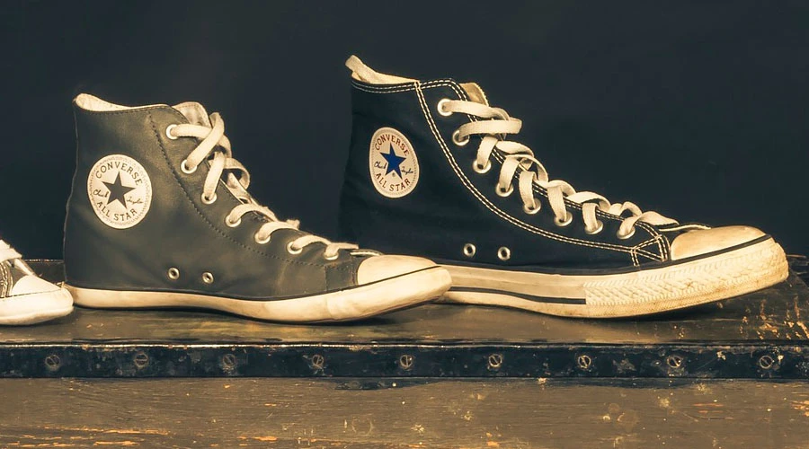 Converse lanza con símbolos satánicos y llueven críticas