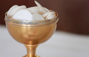 Foto referencial Copón con hostias. Crédito: Pixabay