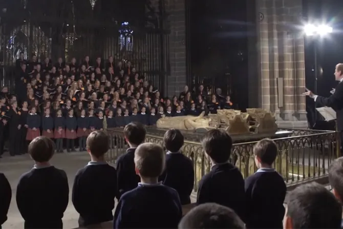 VIDEO: 500 voces ofrecen un hermoso canto al Papa Francisco por su cumpleaños