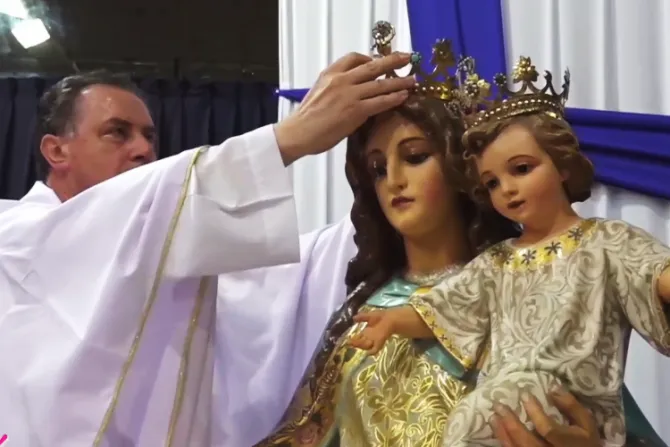 Décimo Sucesor de Don Bosco corona a centenaria imagen de María Auxiliadora