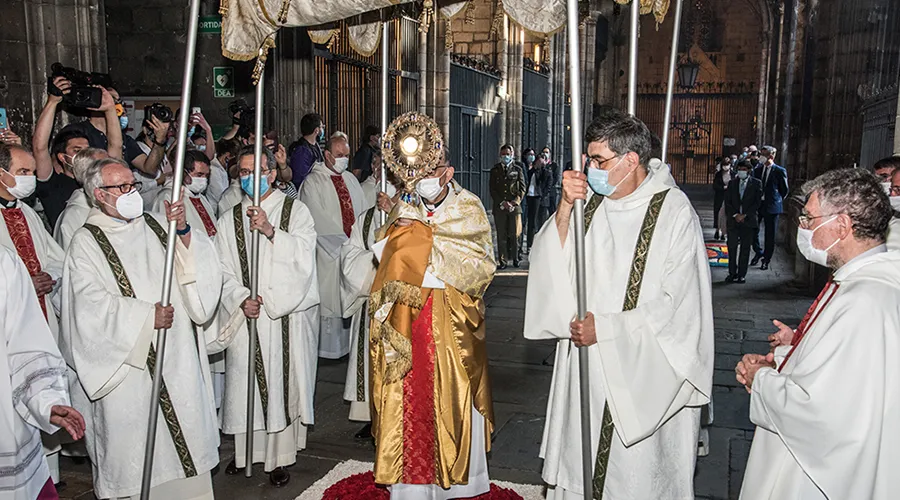Cardenal Juan José Omella, Arzobispo de Barcelona (España) durante la procesión del Corpus Christi. Crédito: Arzobispado Barcelona / Ramon Ripoll ?w=200&h=150