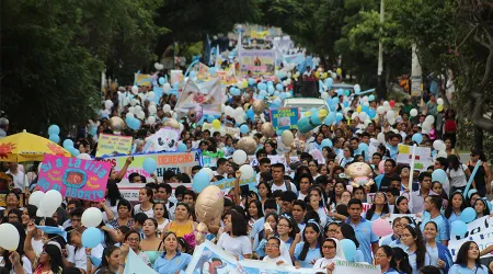 Miles de personas marchan por la vida y contra el aborto al norte del Perú