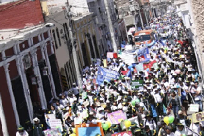 120 000 marcharon por la vida y contra aborto en sur del Perú