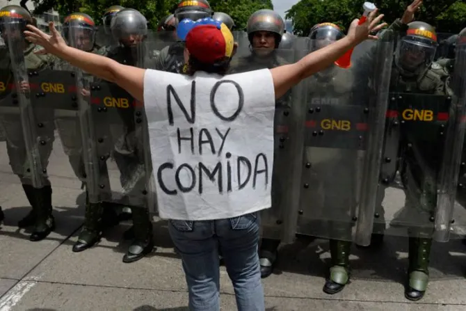 Venezuela: Laicos piden a Maduro que permita ingreso de medicinas y alimentos