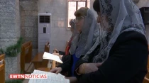 Mujeres cristianas rezan en una iglesia en Irak. Cru00e9dito: EWTN Noticias
