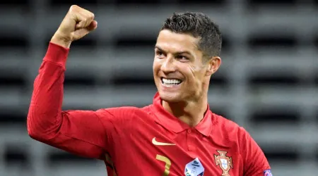Cristiano Ronaldo hace la señal de la cruz tras hacer un gol en un país musulmán