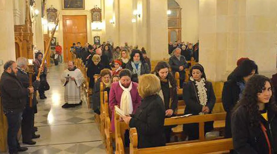 Cristianos en la Iglesia latina de San Francisco de Asís en Alepo / Foto: Facebook Ayuda a la Iglesia Necesitada?w=200&h=150