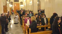 Cristianos en la Iglesia latina de San Francisco de Asís en Alepo / Foto: Facebook Ayuda a la Iglesia Necesitada