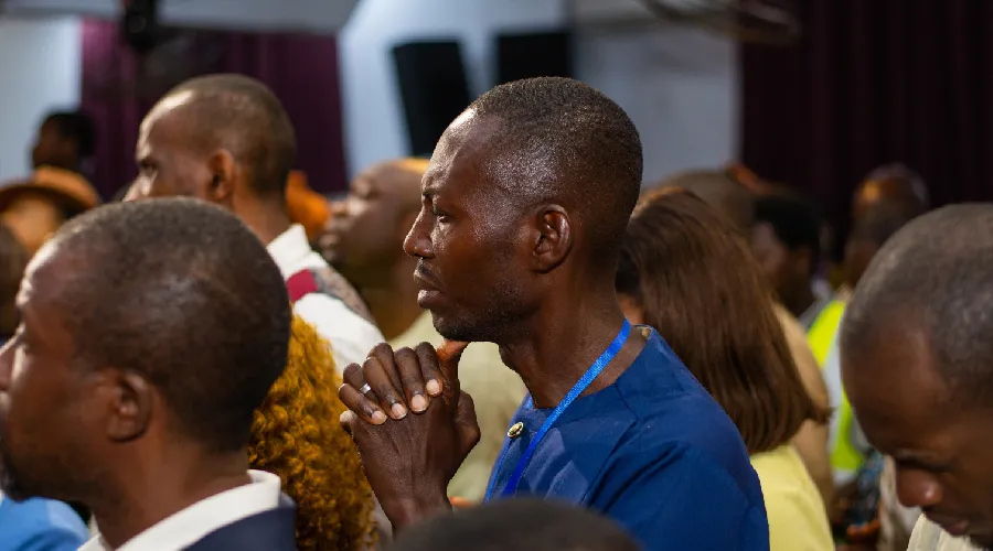 Cristianos rezando en el estado nigeriano de Akute Ogun, el 11 de junio de 2023. Crédito: Shutterstock?w=200&h=150