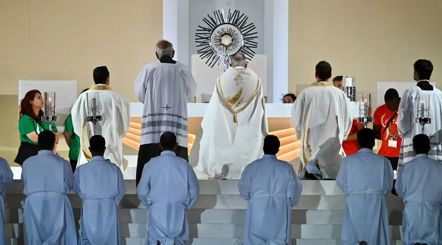 La adoración del Santísimo Sacramento con el Papa Francisco en la Vigilia de la JMJ Lisboa 2023. Crédito: Jesus Huerta \ JMJ 2023?w=200&h=150