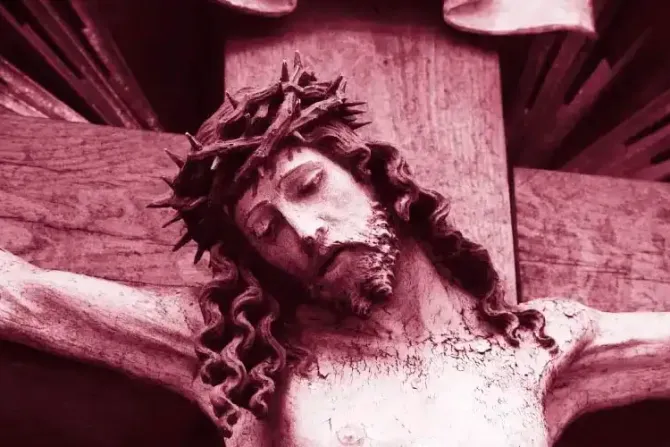 ¿Ante Jesús crucificado somos como el buen o el mal ladrón?, pregunta Arzobispo a fieles