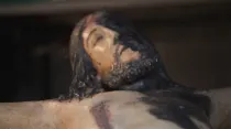 Imagen del Cristo de Lepanto durante su restauración. Crédito: Catedral de Barcelona