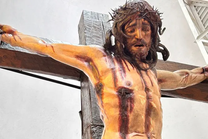 Restauran y bendicen emblemática imagen del Santo Cristo de la Paz en México