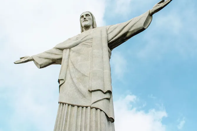 VIDEO: Celebran Misa de Pascua a los pies del Cristo Redentor