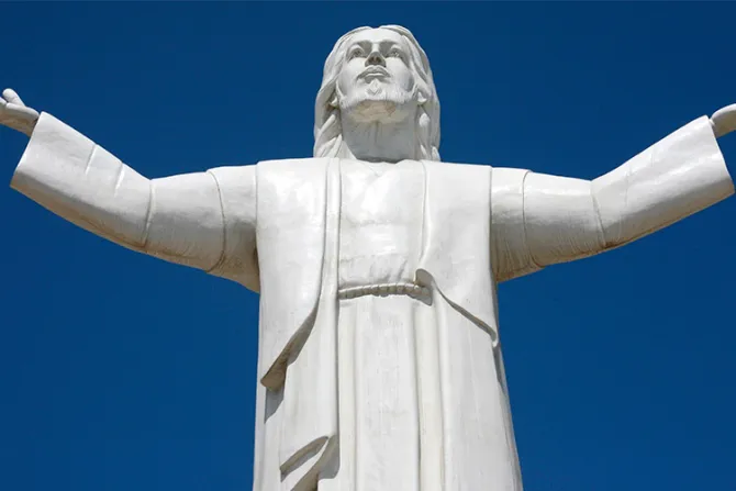 Perú: Incendian estatua gigante de Cristo a pocos días de la visita del Papa