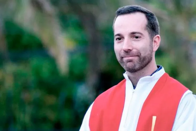 Padre Cristóbal Fones: La música católica en la voz de un sacerdote [VIDEO]