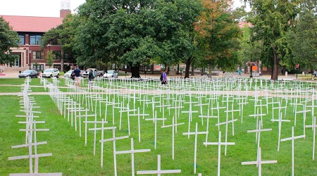 Exhibiciu00f3n provida es vandalizada en universidad de Estados Unidos [VIDEO]